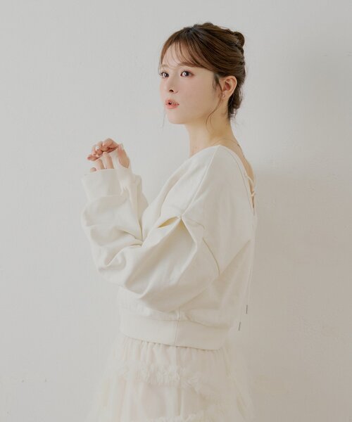 Chico(チコ)の「【SALON by Chico/一部店舗限定】バックレースアップクルースウェット(Tシャツ/カットソー・レディース・グレー/アイボリー/ネイビー・FREE)」の20枚目の写真