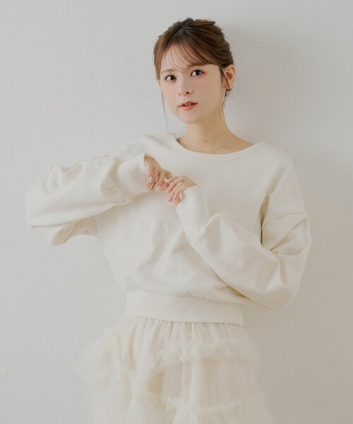 Chico(チコ)の「【SALON by Chico/一部店舗限定】バックレースアップクルースウェット(Tシャツ/カットソー・レディース・グレー/アイボリー/ネイビー・FREE)」の4枚目の写真
