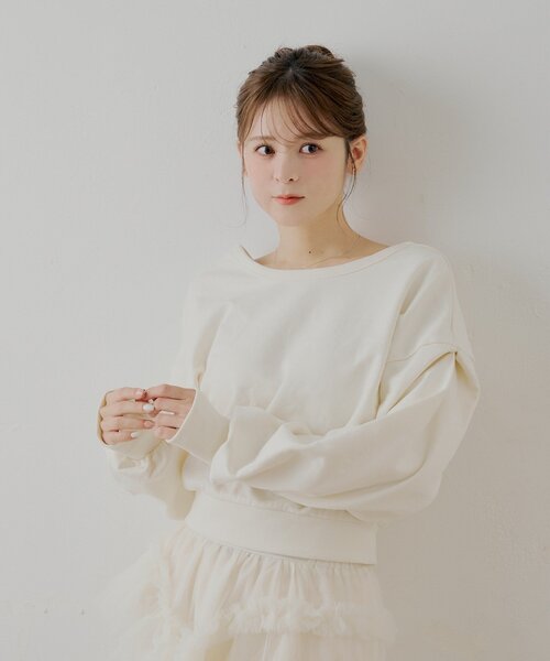 Chico(チコ)の「【SALON by Chico/一部店舗限定】バックレースアップクルースウェット(Tシャツ/カットソー・レディース・グレー/アイボリー/ネイビー・FREE)」の6枚目の写真