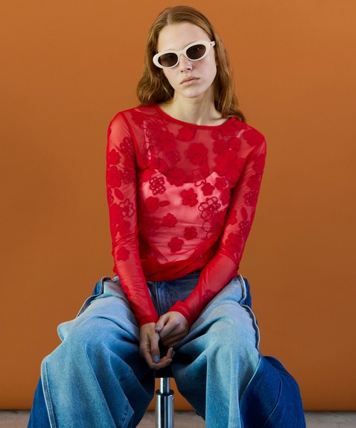 MAISON SPECIAL（メゾンスペシャル）の「【2026SPRING PRE-ORDER】Flower Embroidery Sheer Tops/フラワーエンブロイダリーシアートップス（その他トップス・レディース・レッド/ホワイト/ブルー/ブラック・FREE）」の4枚目の写真