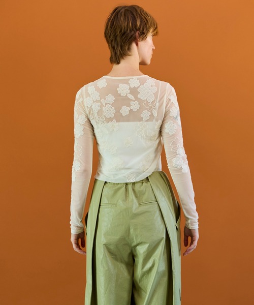 MAISON SPECIAL（メゾンスペシャル）の「【2026SPRING PRE-ORDER】Flower Embroidery Sheer Tops/フラワーエンブロイダリーシアートップス（その他トップス・レディース・レッド/ホワイト/ブルー/ブラック・FREE）」の11枚目の写真