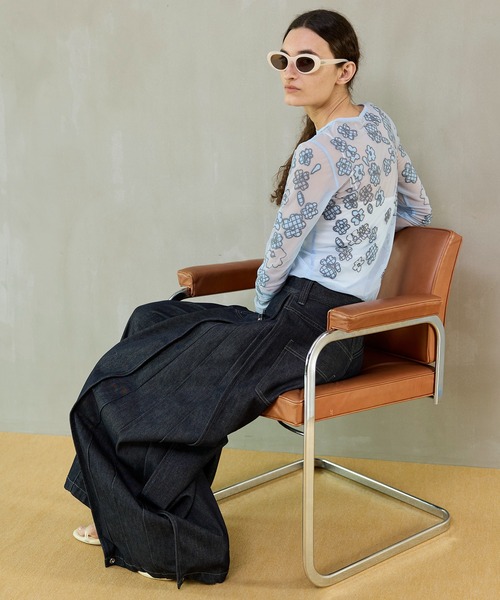 MAISON SPECIAL（メゾンスペシャル）の「【2026SPRING PRE-ORDER】Flower Embroidery Sheer Tops/フラワーエンブロイダリーシアートップス（その他トップス・レディース・レッド/ホワイト/ブルー/ブラック・FREE）」の10枚目の写真