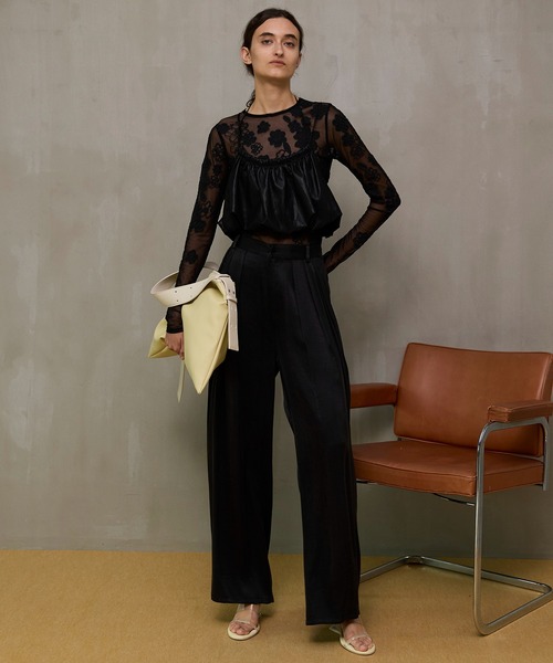 MAISON SPECIAL（メゾンスペシャル）の「【2026SPRING PRE-ORDER】Flower Embroidery Sheer Tops/フラワーエンブロイダリーシアートップス（その他トップス・レディース・レッド/ホワイト/ブルー/ブラック・FREE）」の5枚目の写真