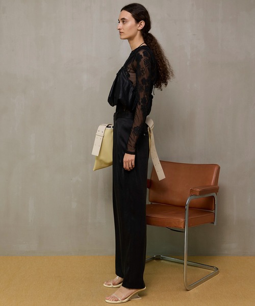 MAISON SPECIAL（メゾンスペシャル）の「【2026SPRING PRE-ORDER】Flower Embroidery Sheer Tops/フラワーエンブロイダリーシアートップス（その他トップス・レディース・レッド/ホワイト/ブルー/ブラック・FREE）」の6枚目の写真