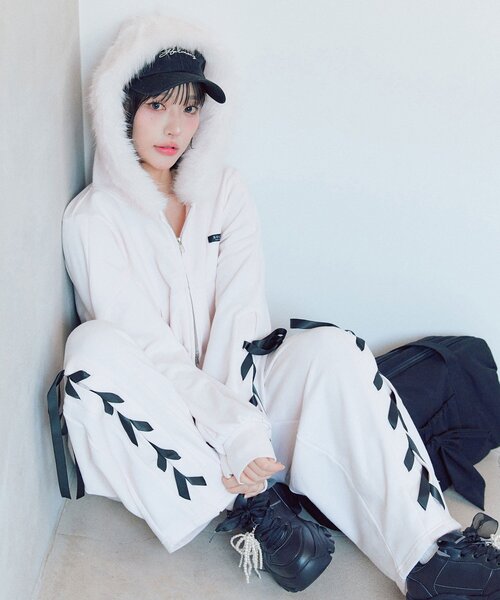 ONF オネノプ 写真集 フォトブック パーカー OLIVE des OLIVE（オリーブデオリーブ）の「レースアップジップ