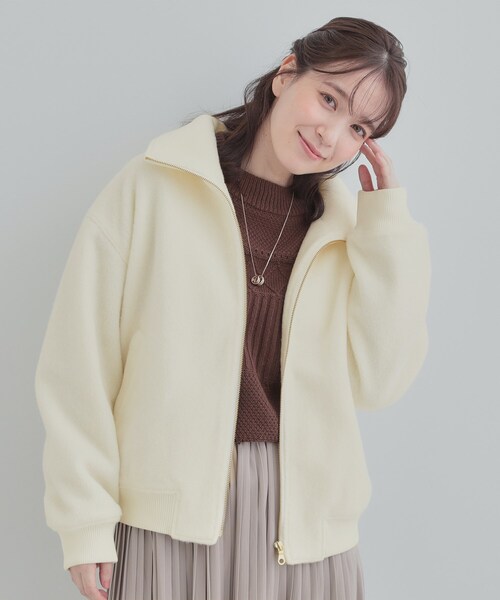 SHOO・LA・RUE（シューラルー）の「【S-LL】お顔周りがすっきり見え スライバージャケット（ブルゾン・レディース・オフホワイト/グレー/サンドベージュ・01/02/03/04）」の21枚目の写真