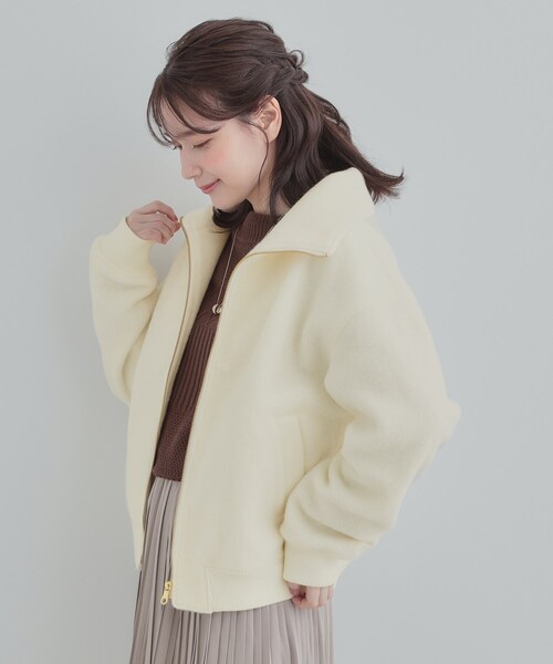 SHOO・LA・RUE（シューラルー）の「【S-LL】お顔周りがすっきり見え スライバージャケット（ブルゾン・レディース・オフホワイト/グレー/サンドベージュ・01/02/03/04）」の22枚目の写真