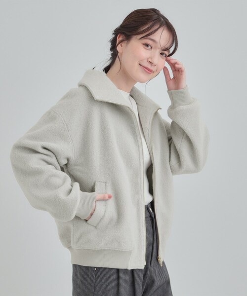 SHOO・LA・RUE（シューラルー）の「【S-LL】お顔周りがすっきり見え スライバージャケット（ブルゾン・レディース・オフホワイト/グレー/サンドベージュ・01/02/03/04）」の4枚目の写真