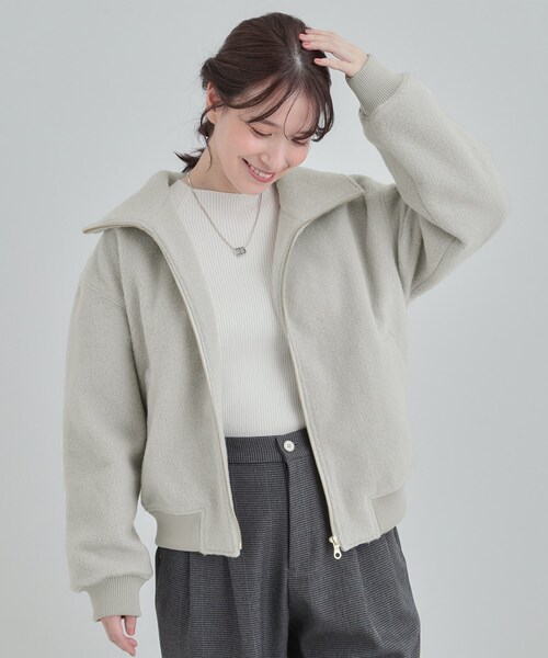 SHOO・LA・RUE（シューラルー）の「【S-LL】お顔周りがすっきり見え スライバージャケット（ブルゾン・レディース・オフホワイト/グレー/サンドベージュ・01/02/03/04）」の5枚目の写真