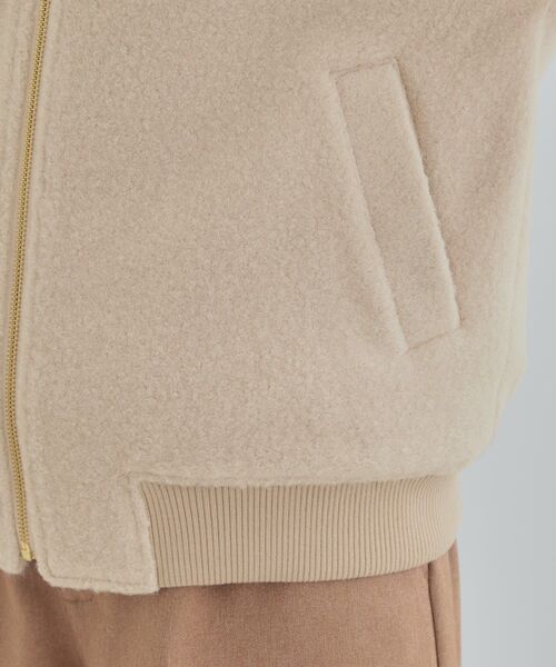 SHOO・LA・RUE（シューラルー）の「【S-LL】お顔周りがすっきり見え スライバージャケット（ブルゾン・レディース・オフホワイト/グレー/サンドベージュ・01/02/03/04）」の19枚目の写真