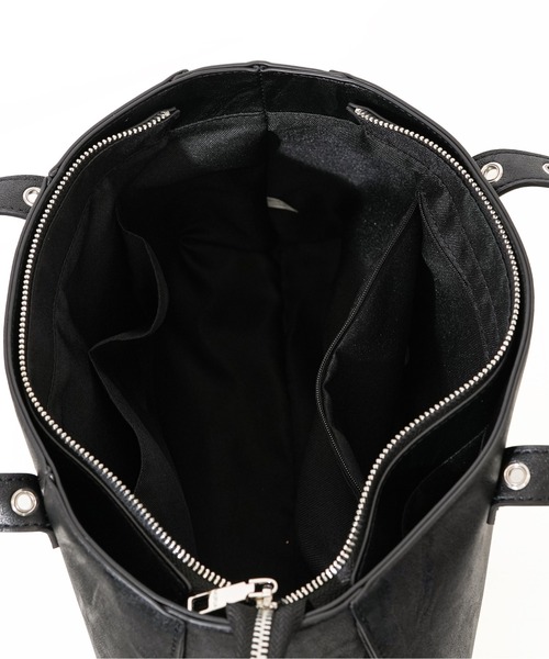 MURUA(ムルーア)の「【MURUA/ムルーア】 BELT CHARM SERIES チャーム付きトートバッグ(トートバッグ・レディース・ブラック/アイボリー・FREE)」の7枚目の写真