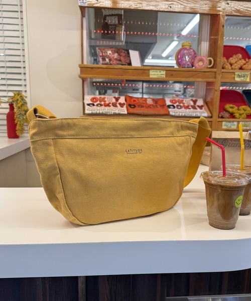 ikka（イッカ）の「キャンバスラウンドショルダーバッグ（ショルダーバッグ・レディース・ブラック/ブルー/オフホワイト/マスタード・FREE）」の16枚目の写真