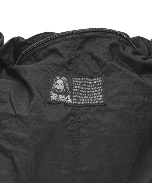 X-girl（エックスガール）の「FACE LABEL SHOULDER BAG（ショルダーバッグ・レディース・グレー/ブラック・ONE SIZE）」の12枚目の写真