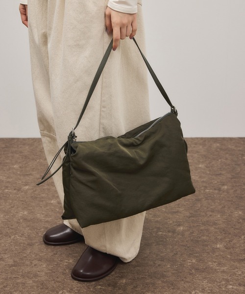 ADAM ET ROPE'(アダムエロペ)の「ダブルポケットパテッドショルダー(ショルダーバッグ・レディース・ブラック/カーキ・FREE)」の13枚目の写真