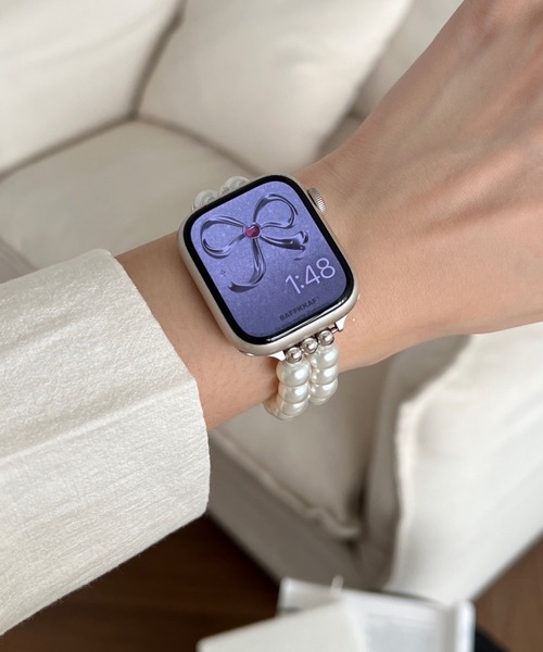 Vini(ヴィニ)の「フェイクパール ライン ストーン リボン apple Watch バンド ( 2連 ストラップ )(デジタル腕時計・レディース・ホワイト×シルバー・42-45mm/38-41mm)」の4枚目の写真