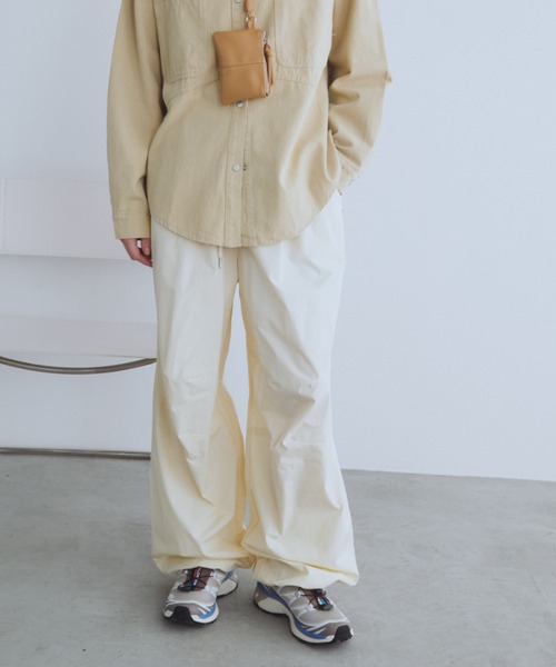 Auntie Rosa Holiday（アンティローザホリデー）の「ボリュームワイドレッグパンツ（その他パンツ・レディース・ベージュ/アイボリー/ブラック・SMALL/MEDIUM）」の13枚目の写真