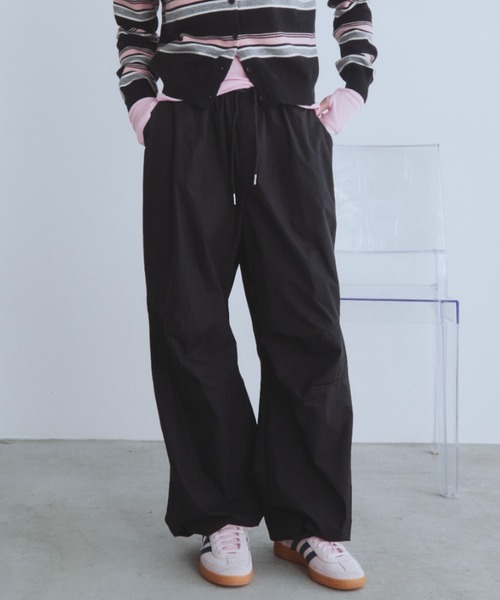 Auntie Rosa Holiday（アンティローザホリデー）の「ボリュームワイドレッグパンツ（その他パンツ・レディース・ベージュ/アイボリー/ブラック・SMALL/MEDIUM）」の4枚目の写真