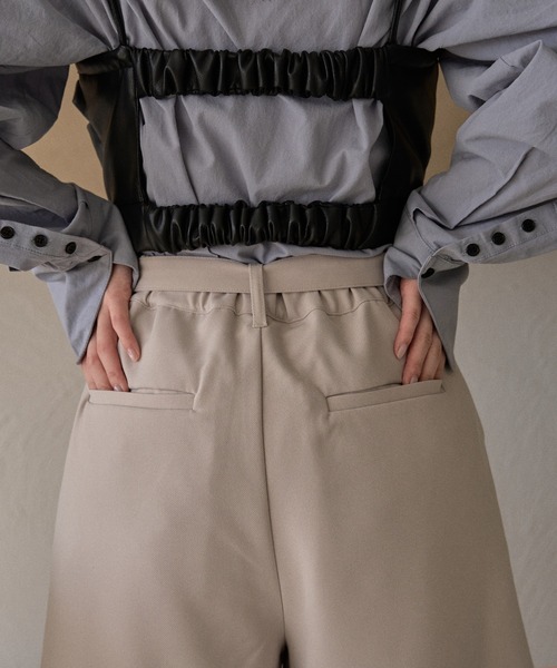 mideal（マイディール）の「seam design shorts / シームデザインショートパンツ（その他パンツ・レディース・ブラック/アイボリー/ブラウン・FREE）」の6枚目の写真
