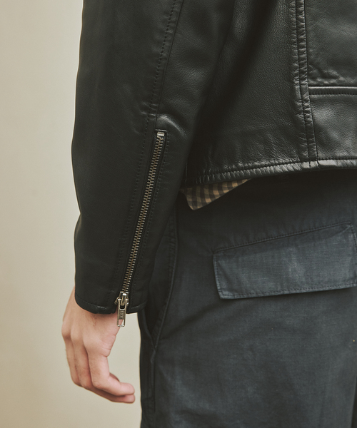 JOURNAL STANDARD(ジャーナルスタンダード)の「ウォッシュ シープ レザー シングル ライダース(ライダースジャケット・メンズ・ブラック・MEDIUM/LARGE)」の4枚目の写真