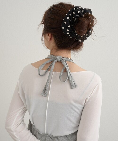 mystic(ミスティック)の「ドットフラワーシュシュ(ブローチ/コサージュ・レディース・オフホワイト/ブラック・ONE SIZE)」の9枚目の写真