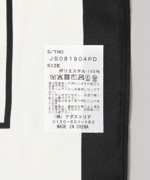 JEANASIS（ジーナシス）の「アソートレトロガラスカーフ/637481（バンダナ/スカーフ・レディース・ホワイト系その他/ネイビー系/ブラック系その他・FREE）」の4枚目の写真