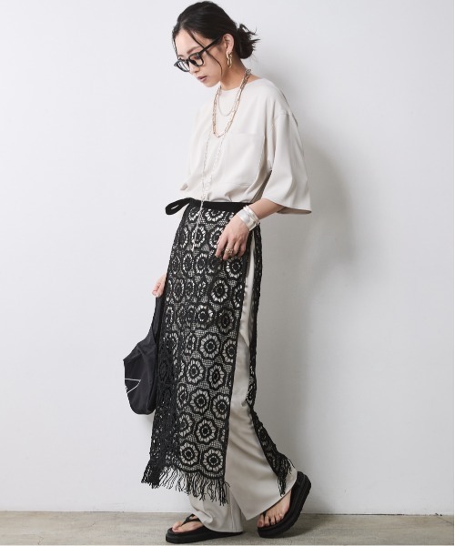 CHIC STYLE（シックスタイル）の「ストレートナローパンツ＜大きいサイズ有＞シックスタイル（スラックス・レディース・ライトベージュ/ブラック・5L/M/L/LL/3L/4L）」の4枚目の写真