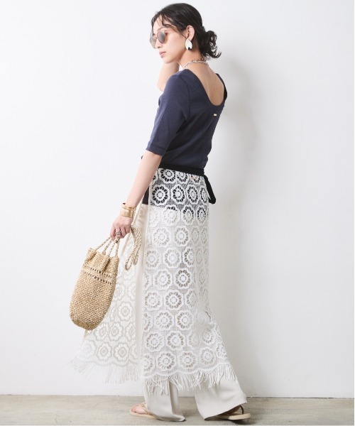 CHIC STYLE（シックスタイル）の「ストレートナローパンツ＜大きいサイズ有＞シックスタイル（スラックス・レディース・ライトベージュ/ブラック・5L/M/L/LL/3L/4L）」の5枚目の写真