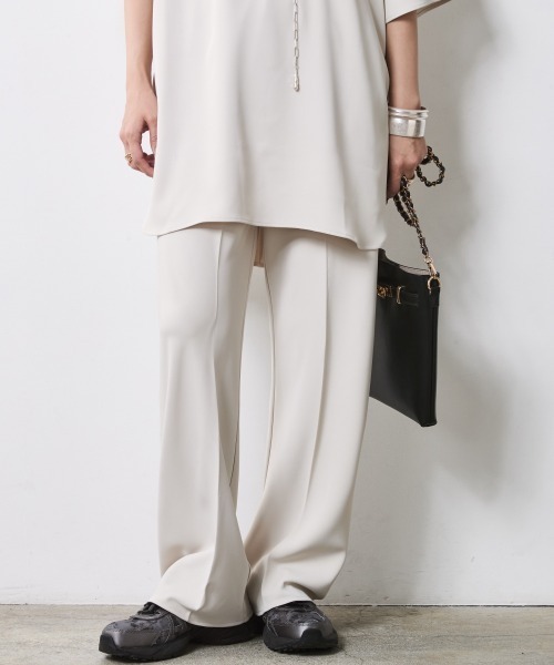 CHIC STYLE（シックスタイル）の「ストレートナローパンツ＜大きいサイズ有＞シックスタイル（スラックス・レディース・ライトベージュ/ブラック・5L/M/L/LL/3L/4L）」の17枚目の写真