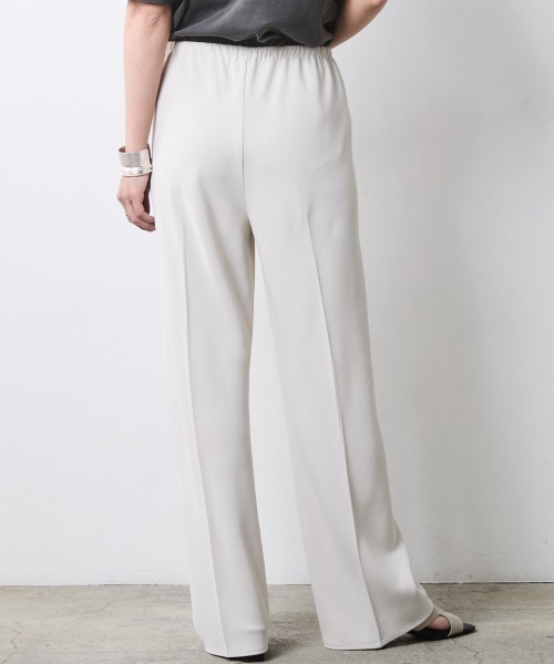 CHIC STYLE（シックスタイル）の「ストレートナローパンツ＜大きいサイズ有＞シックスタイル（スラックス・レディース・ライトベージュ/ブラック・5L/M/L/LL/3L/4L）」の19枚目の写真