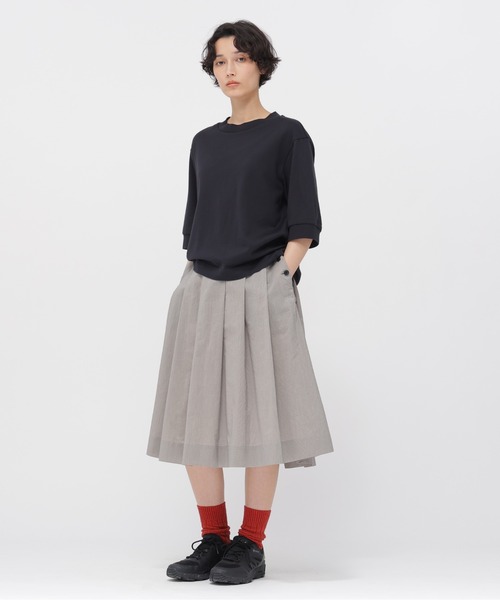 MARGARET HOWELL（マーガレットハウエル）の「TWIST COTTON JERSEY（Tシャツ/カットソー・レディース・アイボリー/ネイビー・2）」の7枚目の写真