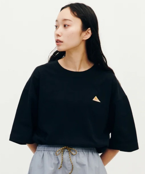 KELTY(ケルティ)の「KELTY BACK HISTORY LOGO S/S T-SHIRT(Tシャツ/カットソー・メンズ・ブラック/ホワイト/ベージュ/ネイビー/グレー・L/M/XL)」の1枚目の写真