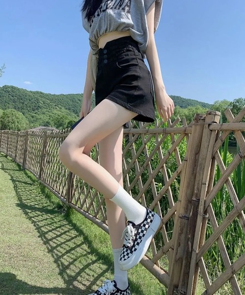 Songe(ソンジュ)の「ハイウエスデニムショートパンツ(デニムパンツ・レディース・ブルー/ブラック・L/M/S)」の8枚目の写真