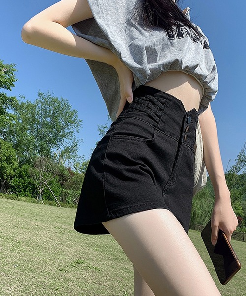 Songe(ソンジュ)の「ハイウエスデニムショートパンツ(デニムパンツ・レディース・ブルー/ブラック・L/M/S)」の10枚目の写真
