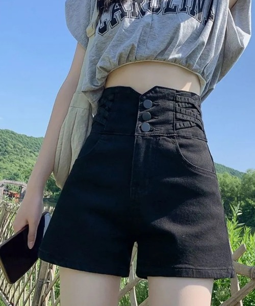 Songe(ソンジュ)の「ハイウエスデニムショートパンツ(デニムパンツ・レディース・ブルー/ブラック・L/M/S)」の12枚目の写真