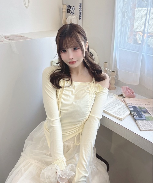 one way(ワンウェイ)の「長袖アシメドロストカットソー(Tシャツ/カットソー・レディース・オフホワイト/グレー/ブルー/ブラック/イエロー・FREE)」の5枚目の写真