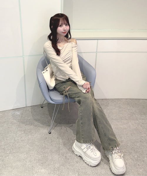 one way(ワンウェイ)の「長袖アシメドロストカットソー(Tシャツ/カットソー・レディース・オフホワイト/グレー/ブルー/ブラック/イエロー・FREE)」の6枚目の写真