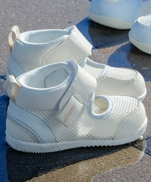 SUKUSUKU(スクスク)の「MESHOES FIRST 3(スニーカー・キッズ・オフホワイト・13.5cm/13.0cm/12.5cm/12.0cm)」の1枚目の写真