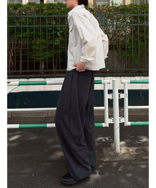 Chikashitsu +(チカシツプラス)の「【Chikashitsu +】cropped pocket stripe shirt / 【チカシツプラス】クロップドポケットストライプ長袖シャツ<着用動画あり>(シャツ/ブラウス・メンズ・ホワイト/スカイブルー・ONE SIZE)」の4枚目の写真