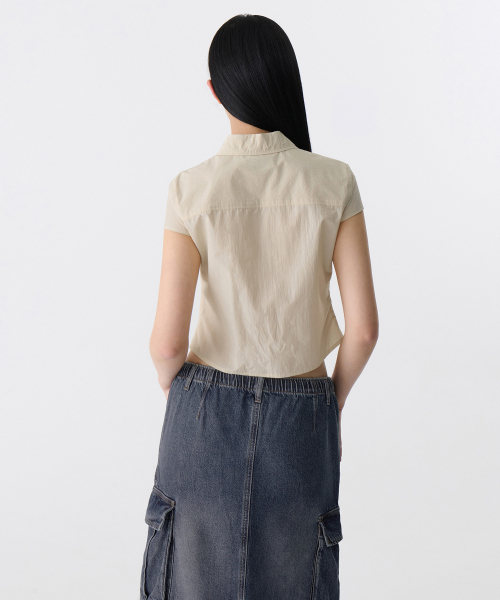MUSINSA STANDARD WOMAN（ムシンサスタンダードウーマン）の「ウィメンズクリンクルキャップスリーブクロップシャツ[ライトベージュ]（シャツ/ブラウス・レディース・その他・LARGE/X-SMALL/SMALL/MEDIUM）」の4枚目の写真