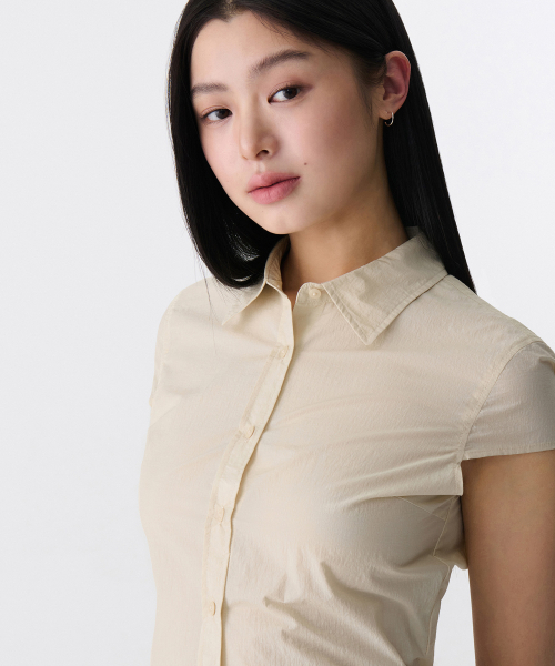 MUSINSA STANDARD WOMAN（ムシンサスタンダードウーマン）の「ウィメンズクリンクルキャップスリーブクロップシャツ[ライトベージュ]（シャツ/ブラウス・レディース・その他・LARGE/X-SMALL/SMALL/MEDIUM）」の5枚目の写真
