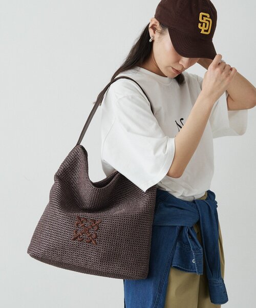 russet(ラシット)の「ナイロンラフィアワンショルダーバッグ(ショルダーバッグ・レディース・ブラック/ダークブラウン/アイボリー・FREE)」の9枚目の写真