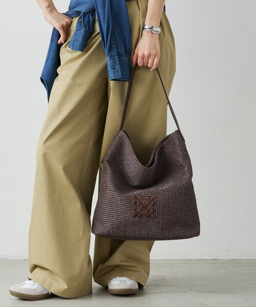 russet(ラシット)の「ナイロンラフィアワンショルダーバッグ(ショルダーバッグ・レディース・ブラック/ダークブラウン/アイボリー・FREE)」の7枚目の写真