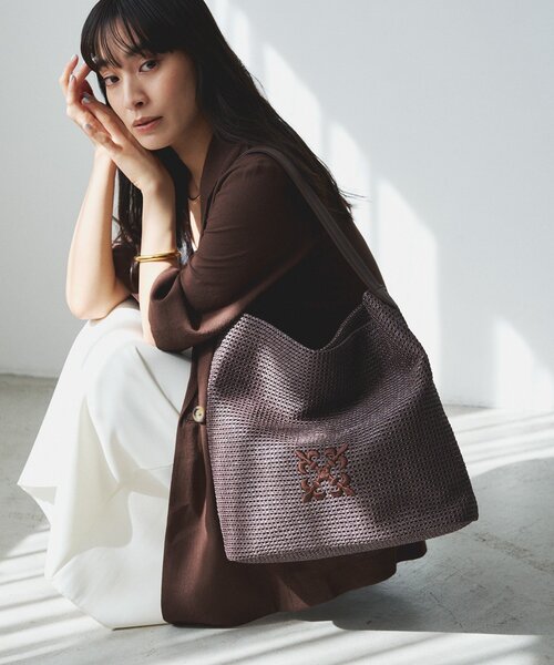 russet(ラシット)の「ナイロンラフィアワンショルダーバッグ(ショルダーバッグ・レディース・ブラック/ダークブラウン/アイボリー・FREE)」の8枚目の写真