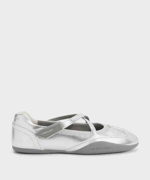 CHARLES & KEITH(チャールズ & キース)の「Mika ミカ クロスオーバー メリージェーンスニーカー(スニーカー・レディース・ライトブルー/シルバー/ブラック系その他2・24.5cm/25cm/23.5cm/23cm)」の6枚目の写真