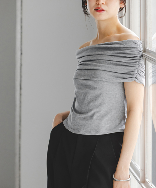 determ/デターム Collagen Gathered Off- Shoulder（Tシャツ