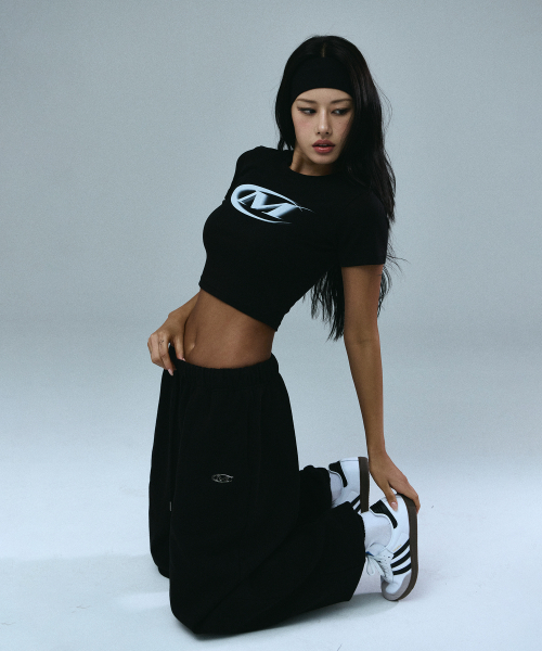 MIHAK（ミハク）の「モーションビッグロゴクロップTシャツ（ブラック/ホワイト）（Tシャツ/カットソー・レディース・その他・2/1）」の7枚目の写真