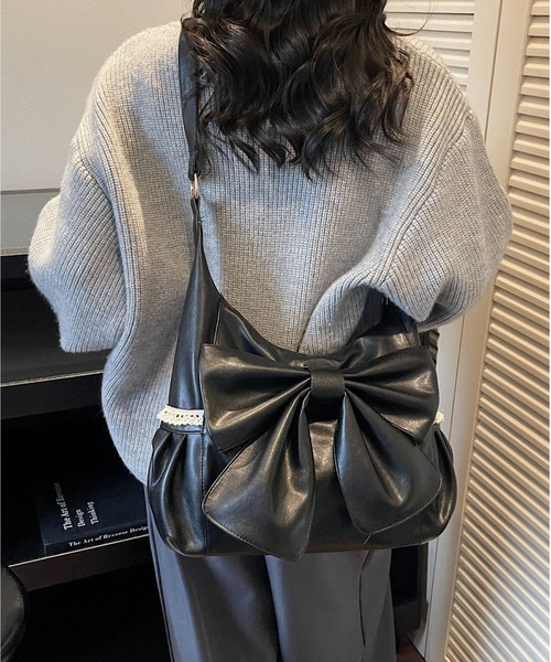 LA VORAGINE（ラ ヴォラジネ）の「大容量Y2K ビッグリボンレースPUレザーショルダーバッグ（ショルダーバッグ・レディース・ブラック/ワイン/ブラウン/ダークブラウン・FREE）」の2枚目の写真