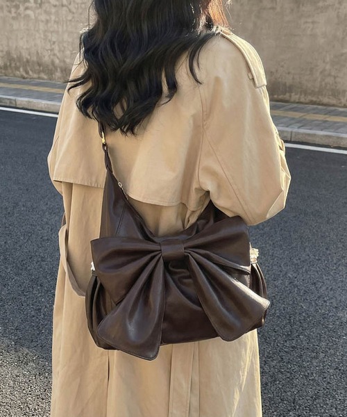 LA VORAGINE（ラ ヴォラジネ）の「大容量Y2K ビッグリボンレースPUレザーショルダーバッグ（ショルダーバッグ・レディース・ブラック/ワイン/ブラウン/ダークブラウン・FREE）」の19枚目の写真