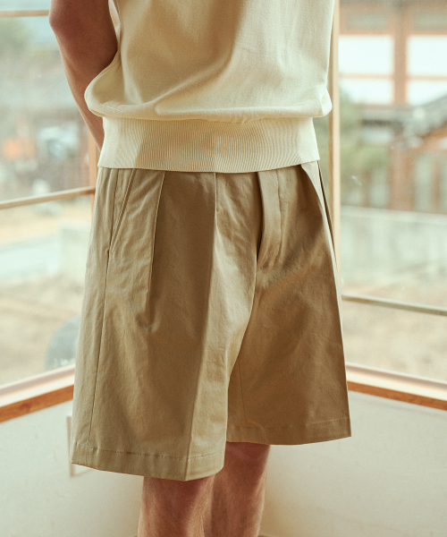 BELLIEF(ベリーフ)の「Essential Cotton 2-Pleated Chino Shorts (Beige)(その他パンツ・メンズ・その他・LARGE/X-LARGE/MEDIUM)」の2枚目の写真