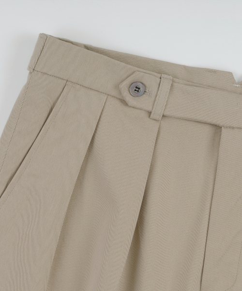 BELLIEF(ベリーフ)の「Essential Cotton 2-Pleated Chino Shorts (Beige)(その他パンツ・メンズ・その他・LARGE/X-LARGE/MEDIUM)」の3枚目の写真
